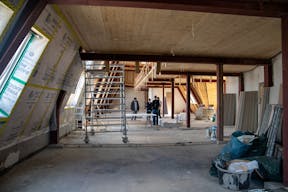 Light-Filled Rooftop Loft with Skyline Views at Kurfürstendamm - Image 4