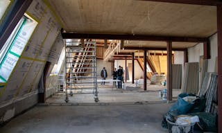 Light-Filled Rooftop Loft with Skyline Views at Kurfürstendamm - Image 4