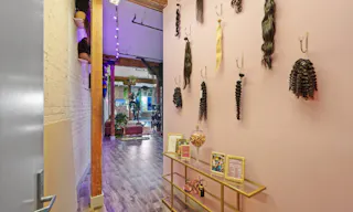 Cute n Unique Arts District Hair Salon / Booth Rental / Hairstylists, MUA, Lashes, Nail Techs - Image 1