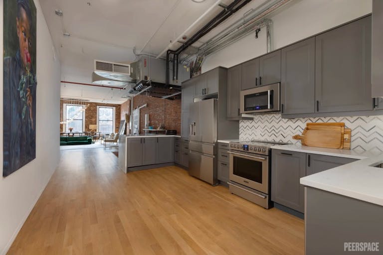 Chic, Old School Soho Loft with Natural Light, Made for Instagram, E-Commerce & Creatives - Image 4