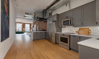 Chic, Old School Soho Loft with Natural Light, Made for Instagram, E-Commerce & Creatives - Image 4