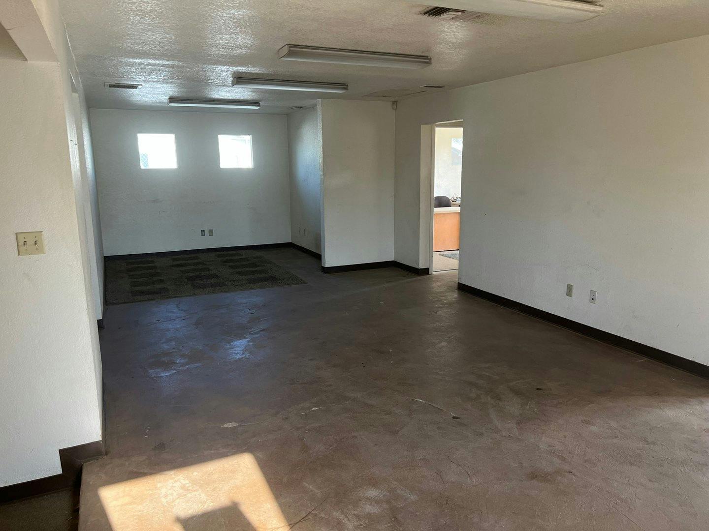 1,800 sq ft Industrial Office Space on Commercial Lot