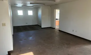 Large Commercial lot with 1800 sq ft Office space - Image 1