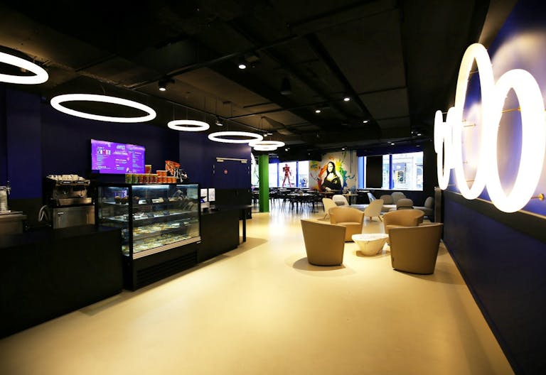 Pop-Up Store for Rent - Louvre Museum - Image 4