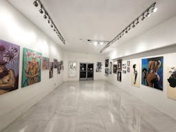 Stunning All White Marbled Gallery - Image 1