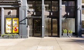 Beautiful White Box in Tribeca - Image 10