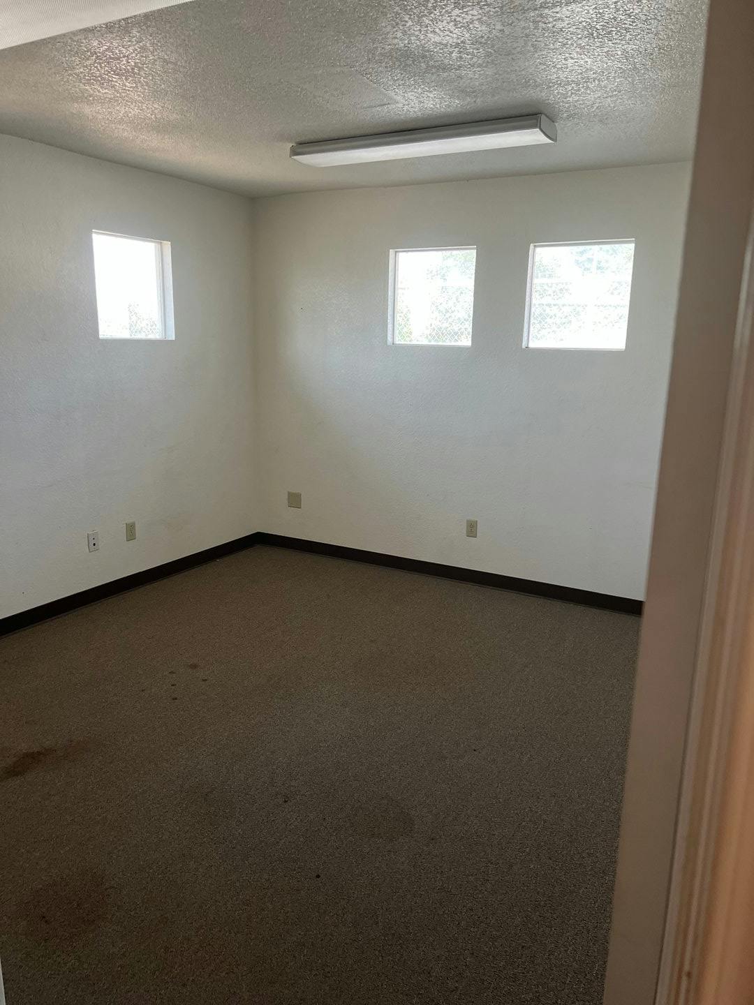 1,800 sq ft Industrial Office Space on Commercial Lot