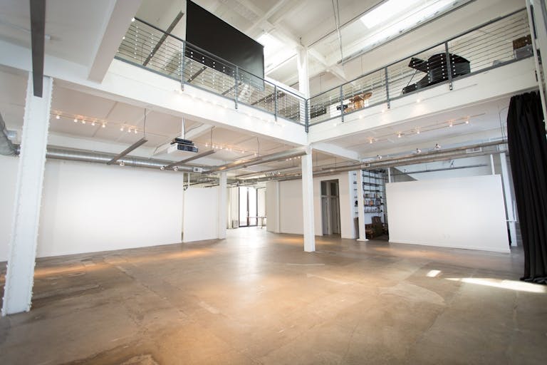 Large & Industrial Gallery Space - Image 2