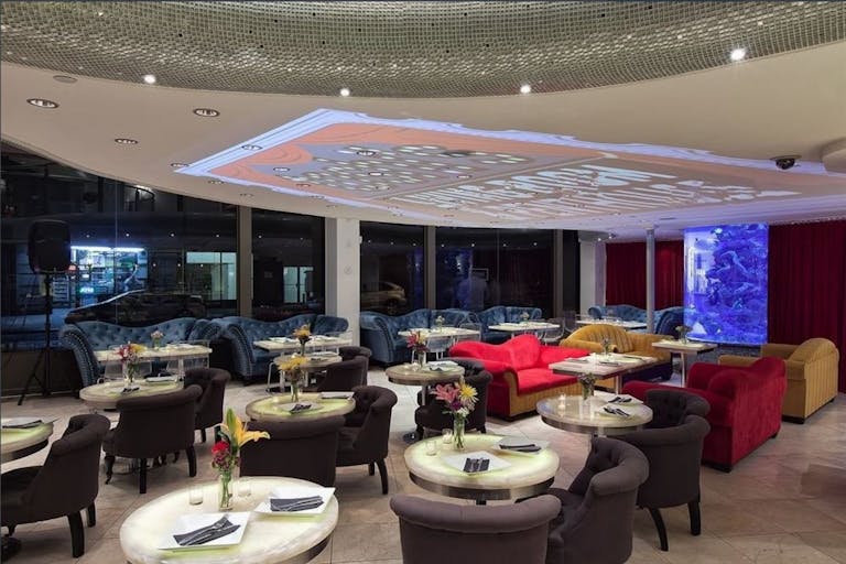 Gorgeous Corner Storefront in Flatiron - Image 1