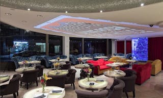 Gorgeous Corner Storefront in Flatiron - Image 1