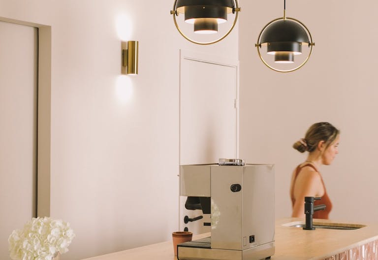 Volume unique dans h�tel particulier historique IXe ardt - Image 3