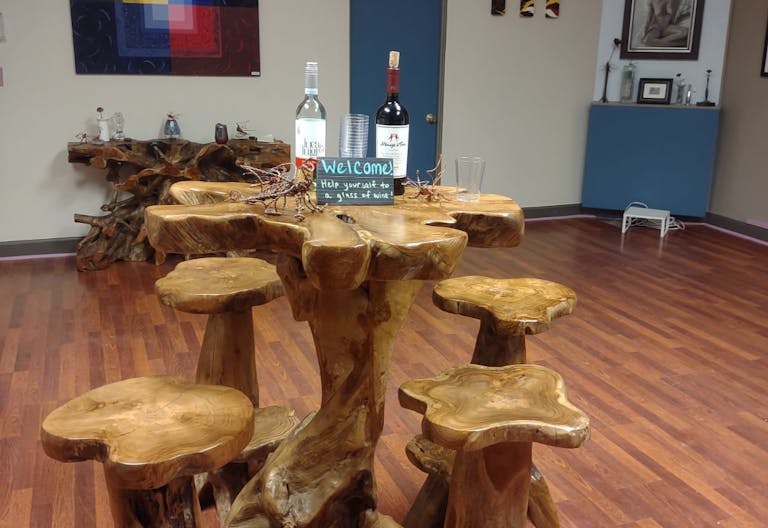 Lakeview / Roscoe Village Art Gallery Space in Chicago - Image 4