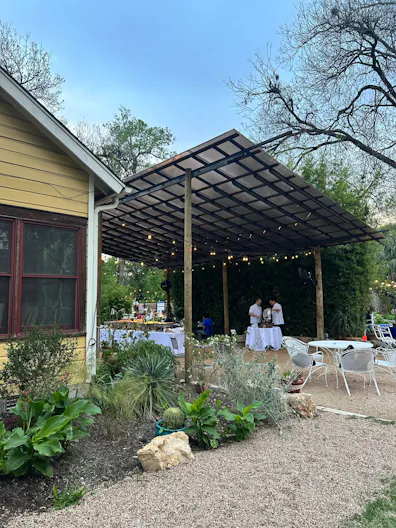 Swoop House in East Austin - Image 1
