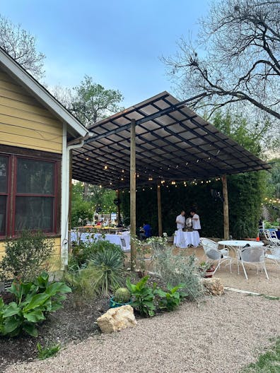 Swoop House in East Austin - Image 1