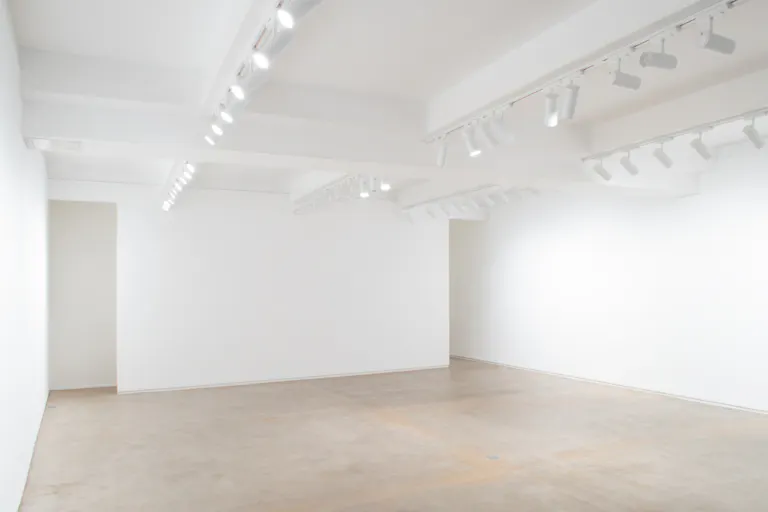 Rue de la Sainte Croix de la Bretonnerie Showroom - Image 0