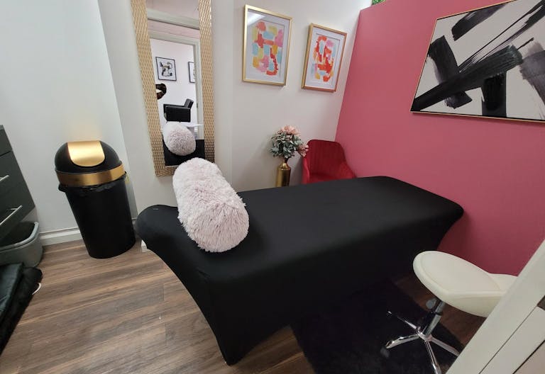 Beauty Studio II - Image 0