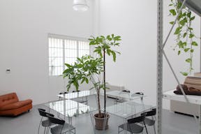 Bright Loft: 450 sqm Versatile Industrial Space with Stunning Daylight and Minimalist Design - Image 10