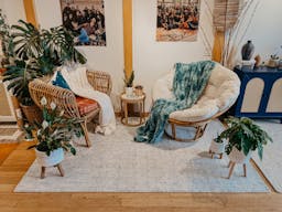 Plant-filled Community Space in the Marina District - Image 20