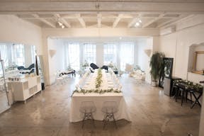 DTLA Grand Loft with High Ceilings - Image 17