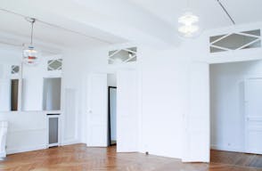 Place Des Vosges Showroom - Image 4