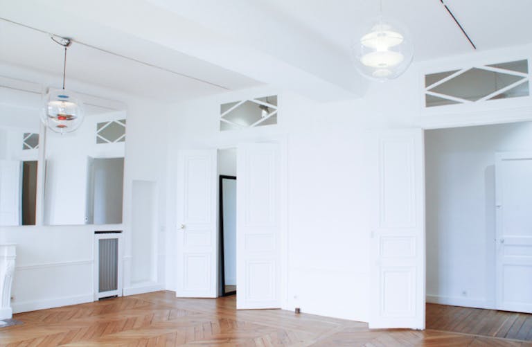 Place Des Vosges Showroom - Image 4