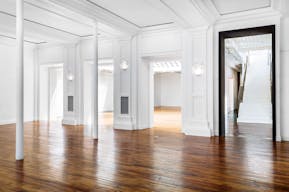 Amazing Palais Royal Showroom - Image 3