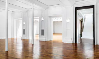 Amazing Palais Royal Showroom - Image 3