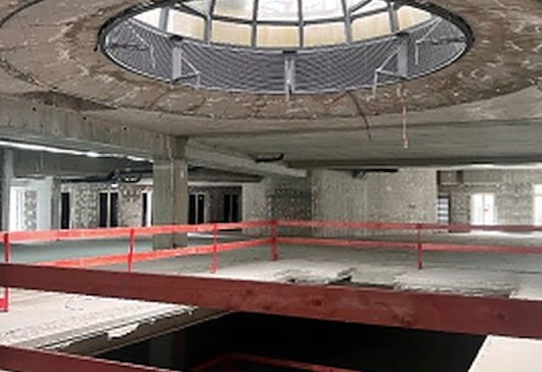 Incredible Industrial space in Paris - Image 1