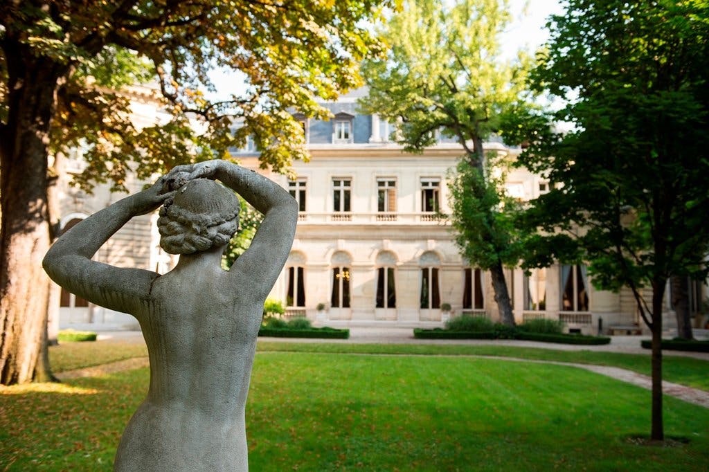 812 sqm Unique Showroom and Event Space in Paris 8th