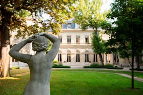 Unique Space in the Heart of 8th District - Image 12