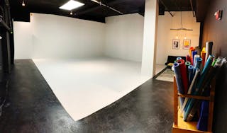 Spacious Photo/Video Studio with Green Room - Image 0