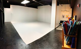 Spacious Photo/Video Studio with Green Room - Image 0