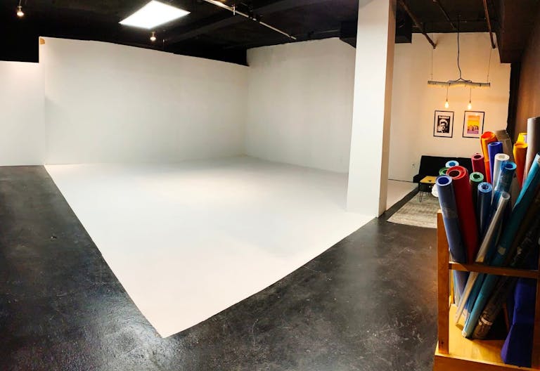 Spacious Photo/Video Studio with Green Room - Image 0