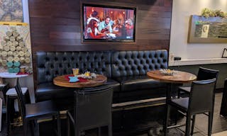 Sophisticated bar and lounge in the heart of downtown - Image 6