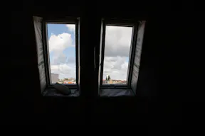 Light-Filled Rooftop Loft with Skyline Views at Kurfürstendamm - Image 6