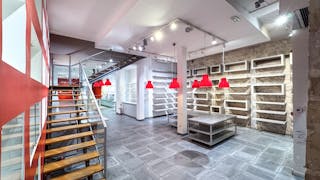 Galerie d'art devant le Centre Georges Pompidou - Image 2