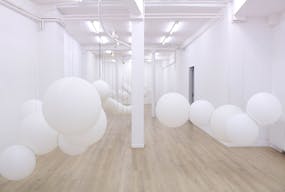 Galerie d'art lumineuse situ�e en bordure du Marais face � Merci - Image 1