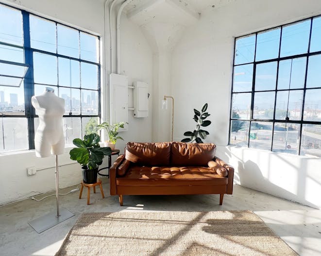 DTLA Studio with Abundant Light and Amazing View - Image 1