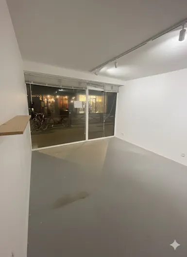 Pop-Up Store 20m² au cœur du 11e – Espace lumineux dans boutique de vinyles Blazing Music - Image 1