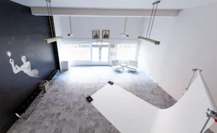17 ft CEILING, GALLERY, PHOTO STUDIO, EVENT, POP UP SPACE, PARKING, PRIME LA CHINATOWN - Image 2