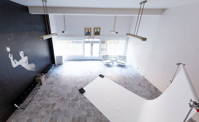 17 ft CEILING, GALLERY, PHOTO STUDIO, EVENT, POP UP SPACE, PARKING, PRIME LA CHINATOWN - Image 2