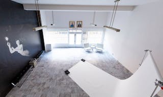 17 ft CEILING, GALLERY, PHOTO STUDIO, EVENT, POP UP SPACE, PARKING, PRIME LA CHINATOWN - Image 2