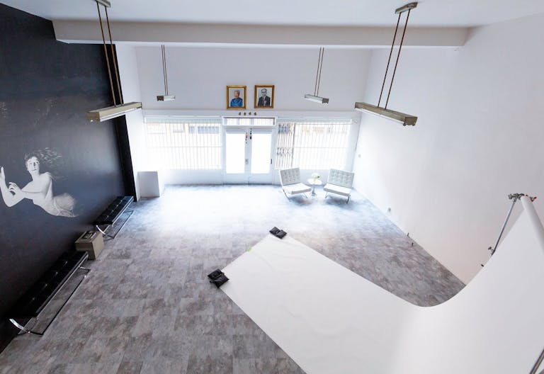 17 ft CEILING, GALLERY, PHOTO STUDIO, EVENT, POP UP SPACE, PARKING, PRIME LA CHINATOWN - Image 2