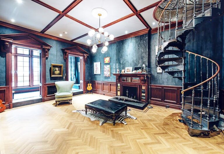 Stunning Mansion in West Village - Image 1