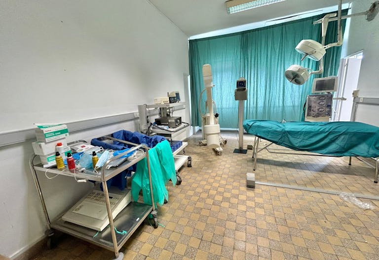 D�cor/Lieu de tournage: Bloc Op�ratoire - Image 1