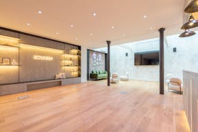 Loft sous verrière - Equiria Showroom - Image 19