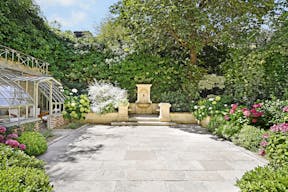 Un hôtel particulier à Saint-Germain des Près - Image 4