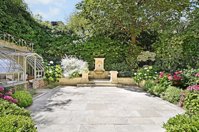 Un hôtel particulier à Saint-Germain des Près - Image 4