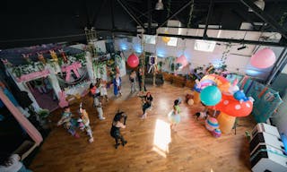 Sunny Plant Filled Dumbo Restored Warehouse // Perfect for Photo shoots/Dinner Parties/Events - Image 4