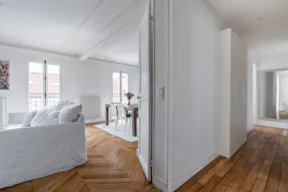 Appartement épuré lumineux avec balcon filant - Image 3